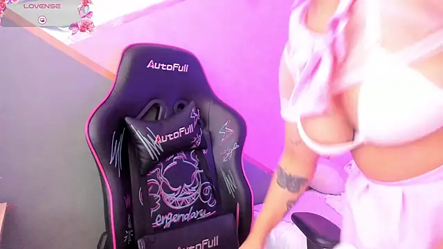 Snapshot of lilith_noahh chatting on 02-25-25, 12:47 lilith noahh online show from 02-25-25, 12:47