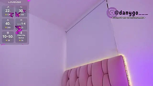 Snapshot of ZarianaEvanz chatting on 10-17-25, 10:23 ZarianaEvanz online show from 10-17-25, 10:23