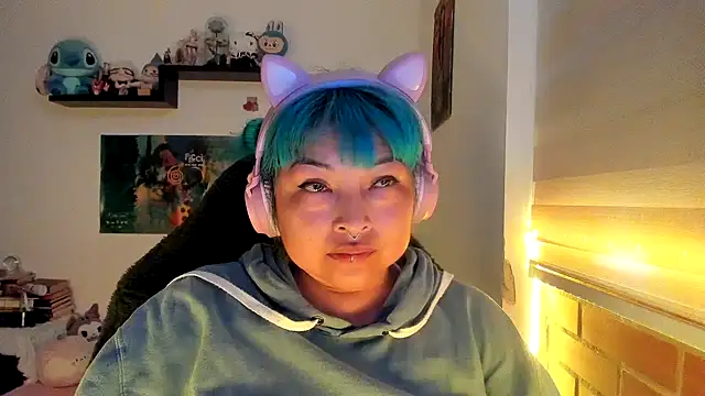 Snapshot of Shaddycute_ chatting on 02-02-26, 01:32 Shaddycute online show from 02-02-26, 01:32