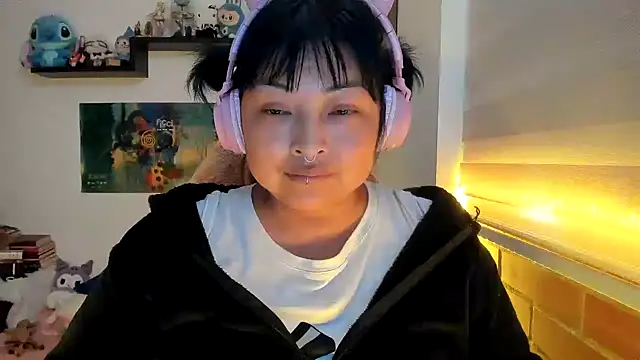 Snapshot of Shaddycute_ chatting on 02-12-26, 07:53 Shaddycute online show from 02-12-26, 07:53