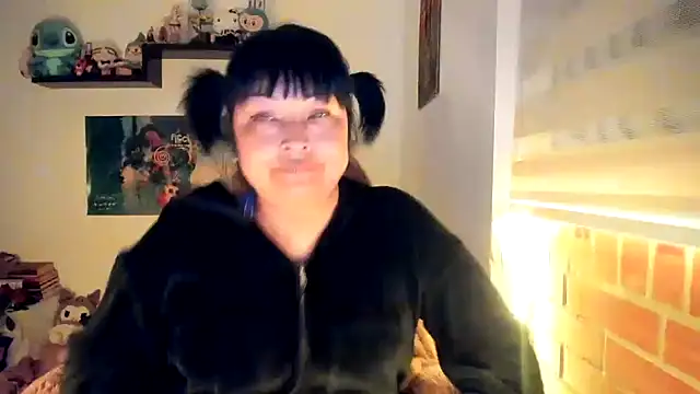 Snapshot of Shaddycute_ chatting on 02-15-26, 02:19 Shaddycute online show from 02-15-26, 02:19