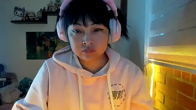 Snapshot of Shaddycute_ chatting on 02-23-26, 12:24 Shaddycute online show from 02-23-26, 12:24