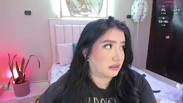 Snapshot of _nina_sweet chatting on 09-18-25, 12:07 nina sweet online show from 09-18-25, 12:07