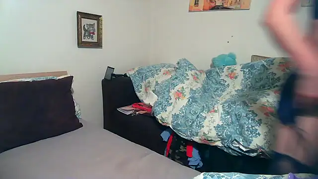 Snapshot of balkangirl1 chatting on 12-14-25, 04:23 balkangirl1 online show from 12-14-25, 04:23