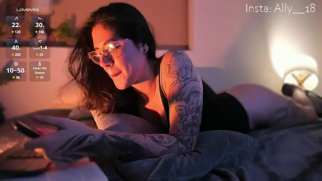 Snapshot of Ally_addams chatting on 03-10-25, 07:42 Ally addams online show from 03-10-25, 07:42