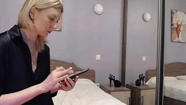 AvelinaLeoni online show from 01-27-25, 06:41