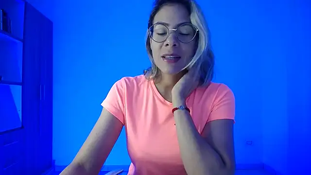 candydowson1 online show from 11-20-25, 11:21