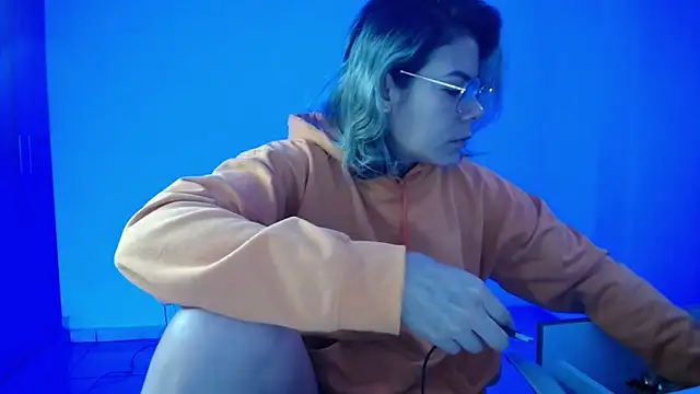 candydowson1 online show from 11-26-25, 11:44