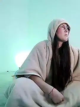 Snapshot of Elle_Lee_ chatting on 12-11-24, 05:32 Elle Lee  online show from 12-11-24, 05:32