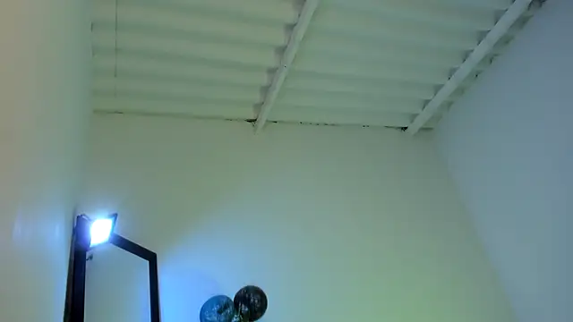 Snapshot of Elle_Lee_ chatting on 12-24-24, 07:28 Elle Lee  online show from 12-24-24, 07:28