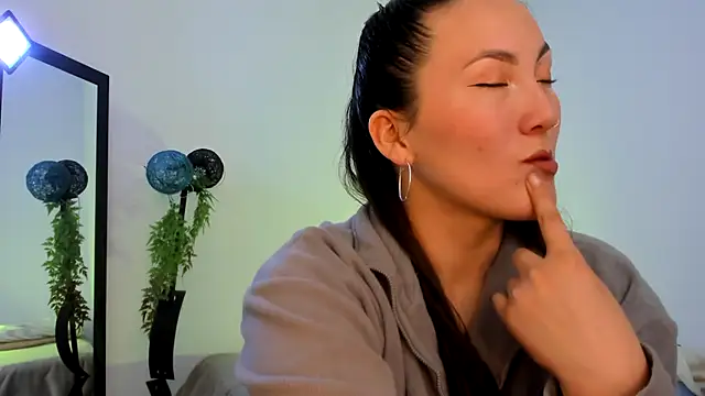 Snapshot of Elle_Lee_ chatting on 01-03-25, 03:05 Elle Lee  online show from 01-03-25, 03:05