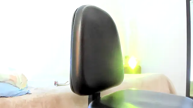 Snapshot of Elle_Lee_ chatting on 01-04-25, 05:48 Elle Lee  online show from 01-04-25, 05:48