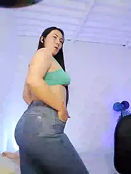 Snapshot of Elle_Lee_ chatting on 01-13-25, 12:09 Elle Lee  online show from 01-13-25, 12:09