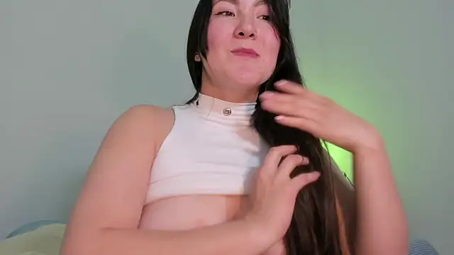 Snapshot of Elle_Lee_ chatting on 01-21-25, 11:55 Elle Lee  online show from 01-21-25, 11:55