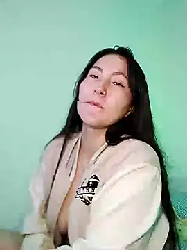 Snapshot of Elle_Lee_ chatting on 02-07-25, 04:59 Elle Lee  online show from 02-07-25, 04:59