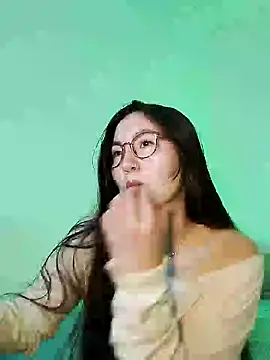 Snapshot of Elle_Lee_ chatting on 02-08-25, 12:28 Elle Lee  online show from 02-08-25, 12:28