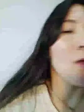 Snapshot of Elle_Lee_ chatting on 02-13-25, 04:39 Elle Lee  online show from 02-13-25, 04:39