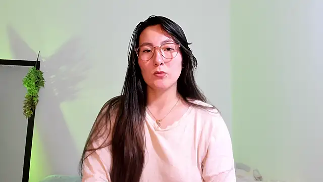 Snapshot of Elle_Lee_ chatting on 02-24-25, 04:47 Elle Lee  online show from 02-24-25, 04:47