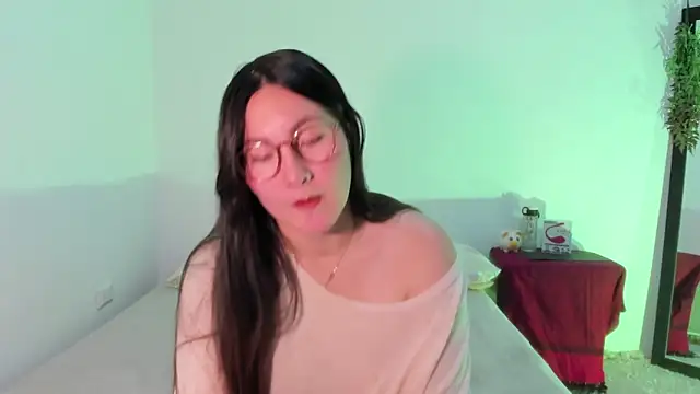 Snapshot of Elle_Lee_ chatting on 03-09-25, 03:05 Elle Lee  online show from 03-09-25, 03:05