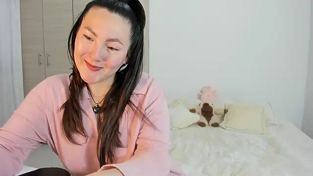 Snapshot of Elle_Lee_ chatting on 09-15-25, 02:17 Elle Lee  online show from 09-15-25, 02:17