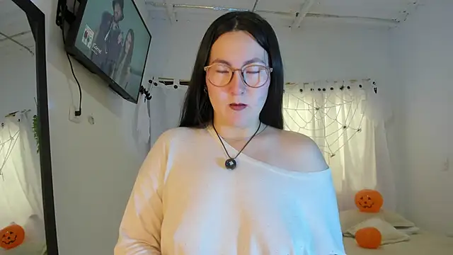 Snapshot of Elle_Lee_ chatting on 10-08-25, 03:31 Elle Lee  online show from 10-08-25, 03:31