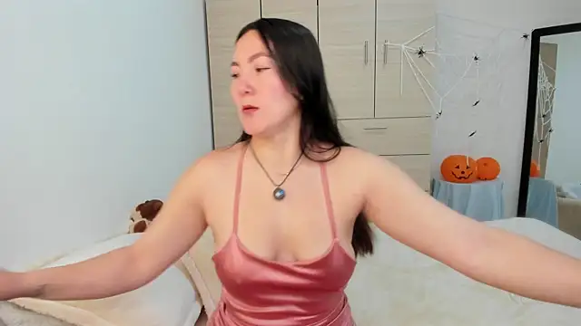 Snapshot of Elle_Lee_ chatting on 10-13-25, 03:45 Elle Lee  online show from 10-13-25, 03:45