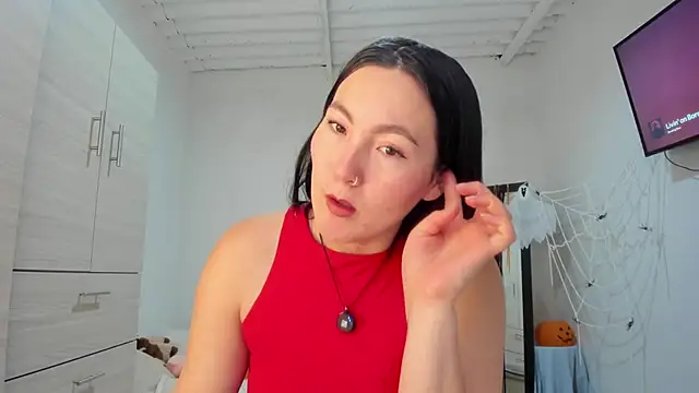 Snapshot of Elle_Lee_ chatting on 10-28-25, 03:04 Elle Lee  online show from 10-28-25, 03:04