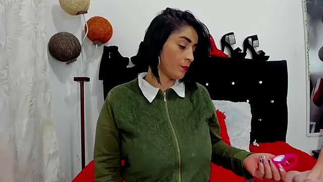 karenlennox1 online show from 09-28-25, 12:38