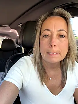 Snapshot of Cherry-red-xo chatting on 09-11-25, 04:07 Cherry-red-xo online show from 09-11-25, 04:07