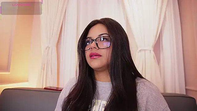 Snapshot of Sophia_wilsonn_ chatting on 10-11-25, 11:20 Sophia wilsonn online show from 10-11-25, 11:20