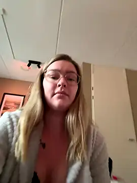 Snapshot of xX_HotCouple_Xx chatting on 09-21-25, 08:49 xX HotCouple Xx online show from 09-21-25, 08:49