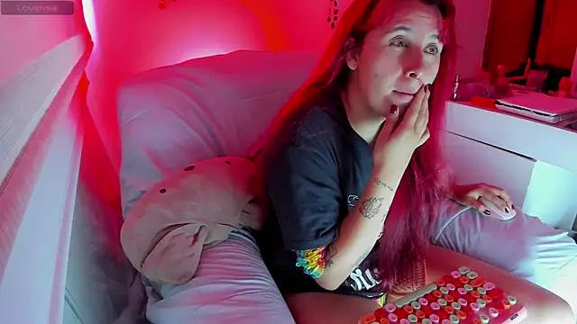 Snapshot of bonnie_moon_ chatting on 09-24-25, 05:49 bonnie moon online show from 09-24-25, 05:49