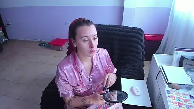 Snapshot of bonnie_moon_ chatting on 10-23-25, 05:01 bonnie moon online show from 10-23-25, 05:01