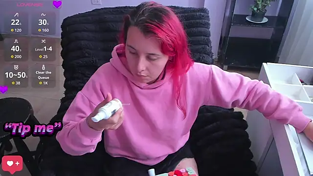 Snapshot of bonnie_moon_ chatting on 10-28-25, 08:22 bonnie moon online show from 10-28-25, 08:22