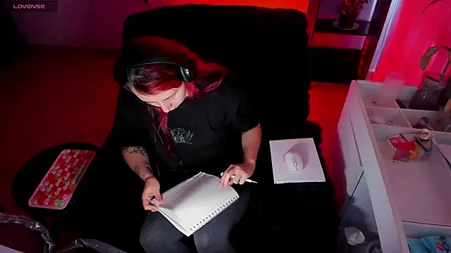 Snapshot of bonnie_moon_ chatting on 10-30-25, 07:25 bonnie moon online show from 10-30-25, 07:25