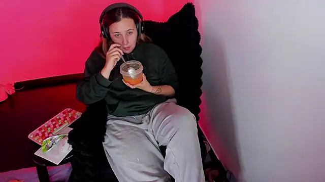 Snapshot of bonnie_moon_ chatting on 01-16-26, 02:37 bonnie moon online show from 01-16-26, 02:37