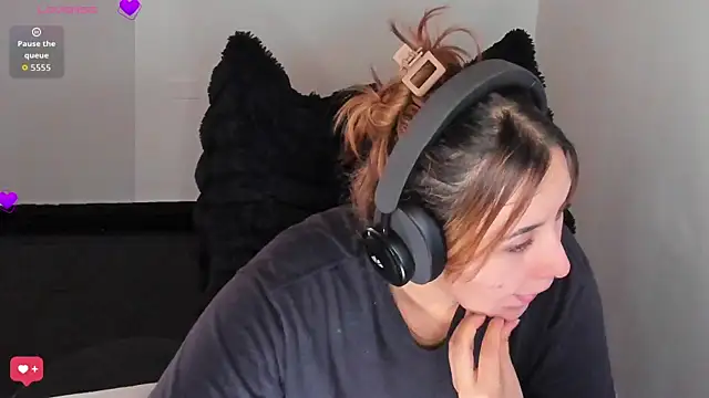 Snapshot of bonnie_moon_ chatting on 02-12-26, 07:42 bonnie moon online show from 02-12-26, 07:42