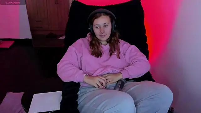 Snapshot of bonnie_moon_ chatting on 02-24-26, 06:06 bonnie moon online show from 02-24-26, 06:06