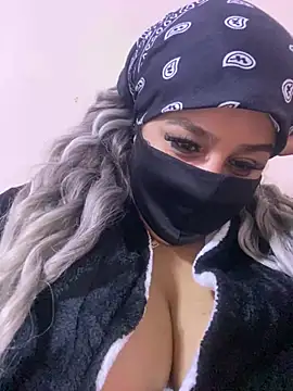 Snapshot of mari_layali chatting on 12-15-24, 02:19 mari layali online show from 12-15-24, 02:19