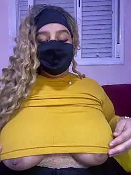 Snapshot of mari_layali chatting on 12-23-24, 06:00 mari layali online show from 12-23-24, 06:00