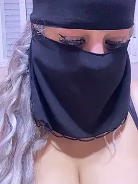 Snapshot of mari_layali chatting on 03-04-25, 03:00 mari layali online show from 03-04-25, 03:00