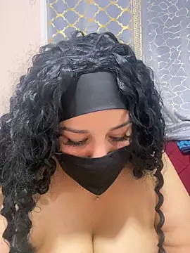 Snapshot of mari_layali chatting on 10-19-25, 01:06 mari layali online show from 10-19-25, 01:06