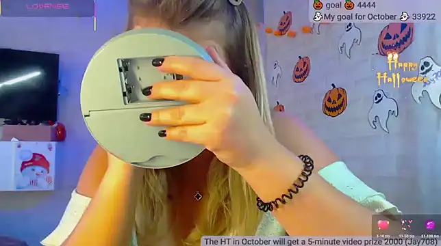 Snapshot of SuchCute chatting on 10-25-25, 02:41 SuchCute online show from 10-25-25, 02:41