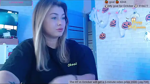 Snapshot of SuchCute chatting on 10-26-25, 03:34 SuchCute online show from 10-26-25, 03:34