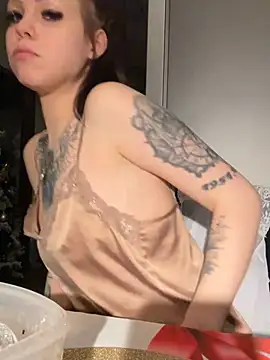 Snapshot of Highschoolpussy chatting on 01-19-25, 02:36 Highschoolpussy online show from 01-19-25, 02:36