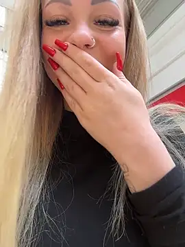 Snapshot of Highschoolpussy chatting on 11-17-25, 09:37 Highschoolpussy online show from 11-17-25, 09:37