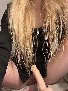 Snapshot of Lolitaxlola chatting on 10-31-25, 02:40 Lolitaxlola online show from 10-31-25, 02:40