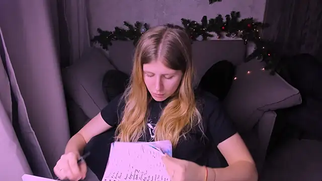 Snapshot of kirraa_ chatting on 12-12-24, 09:48 kirraa  online show from 12-12-24, 09:48