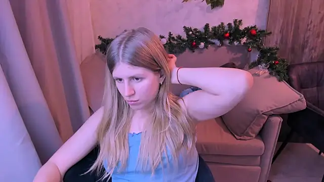 Snapshot of kirraa_ chatting on 12-14-24, 10:07 kirraa  online show from 12-14-24, 10:07