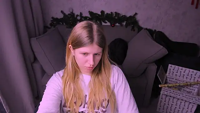 Snapshot of kirraa_ chatting on 12-22-24, 02:06 kirraa  online show from 12-22-24, 02:06